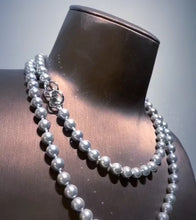 Load image into Gallery viewer, Silver Pressed Pearl Necklace
