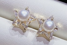 Load image into Gallery viewer, Star Pearl Earrings
