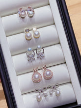 Load image into Gallery viewer, Funky Flowers Pearls Earrings
