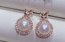 Load image into Gallery viewer, Golden Sacks Pearls Earrings
