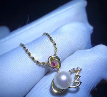 Load image into Gallery viewer, Golden Swan Necklace
