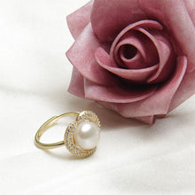 Load image into Gallery viewer, Golden Heart Ring
