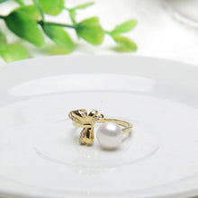 Load image into Gallery viewer, Golden Bouquet Ring
