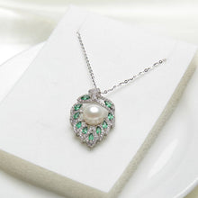 Load image into Gallery viewer, The Green Leaf Necklace
