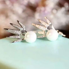 Load image into Gallery viewer, Pretty Stud Earrings
